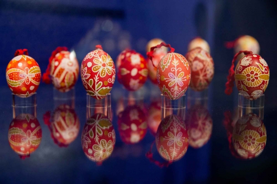 Warna-warni telur Paskah di pameran 'Eggs of the World'