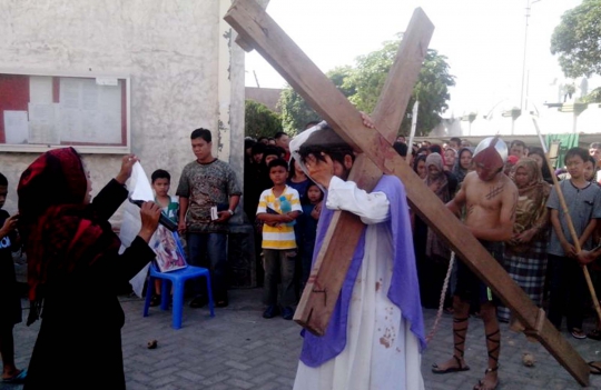 Ritual Ibadat Jalan Salib di Aceh berlangsung khidmat