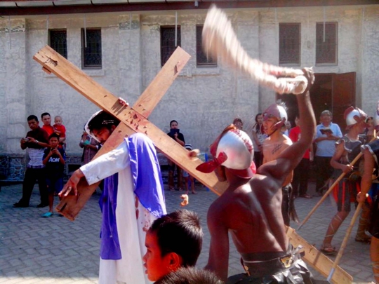 Ritual Ibadat Jalan Salib di Aceh berlangsung khidmat