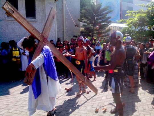 Ritual Ibadat Jalan Salib di Aceh berlangsung khidmat