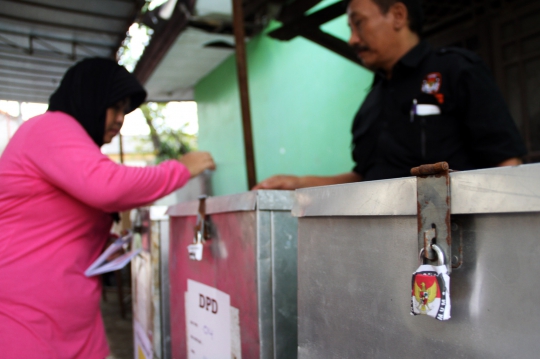 Selisih jumlah suara, ratusan warga Cakung gelar pemilu ulang