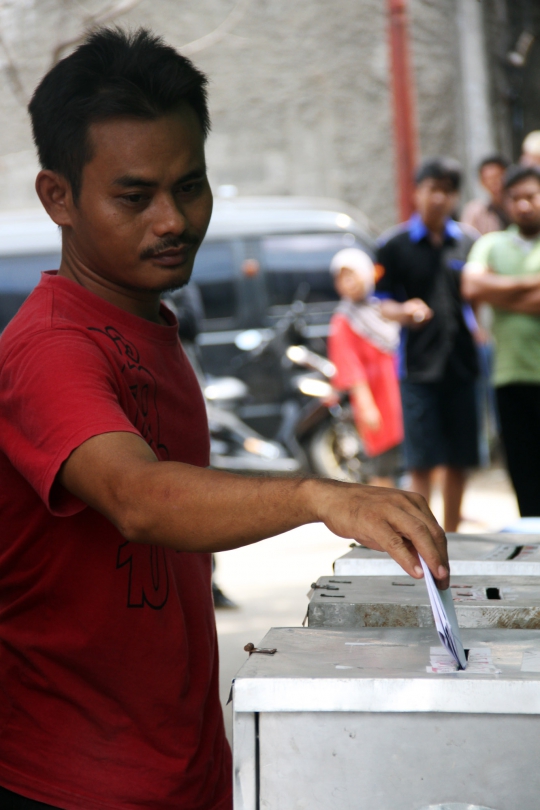 Selisih jumlah suara, ratusan warga Cakung gelar pemilu ulang