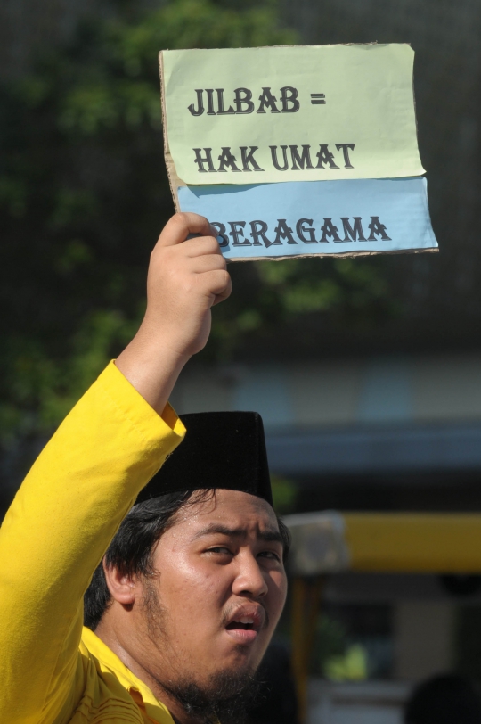 Belasan mahasiswa dukung legalisasi Polwan berjilbab di HI