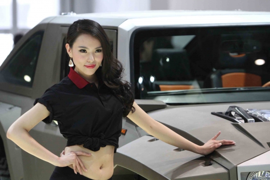 Pesona SPG cantik dalam pameran Auto China 2014