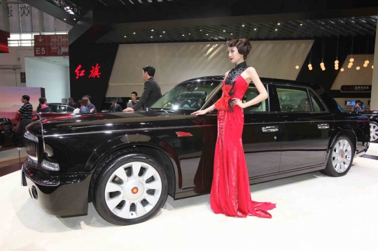 Pesona SPG cantik dalam pameran Auto China 2014