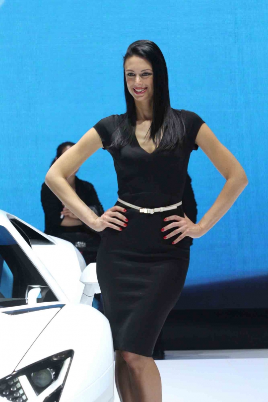 Pesona SPG cantik dalam pameran Auto China 2014