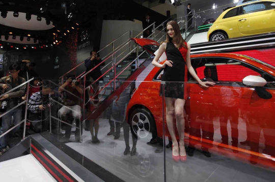 Pesona SPG cantik dalam pameran Auto China 2014