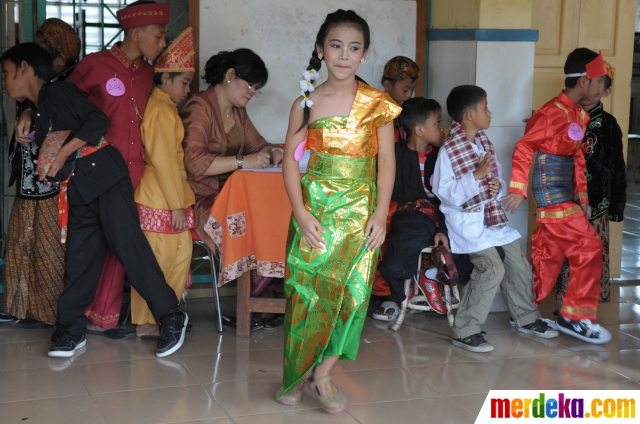 Foto : Ratusan siswa SD Bukit Duri ikuti fashion show 