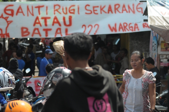 Tuntut ganti rugi, warga Kampung Kandang blokir jalan
