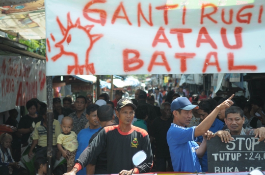 Tuntut ganti rugi, warga Kampung Kandang blokir jalan