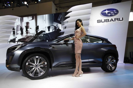 Pesona model-model seksi segarkan Beijing Automotive Show 2014