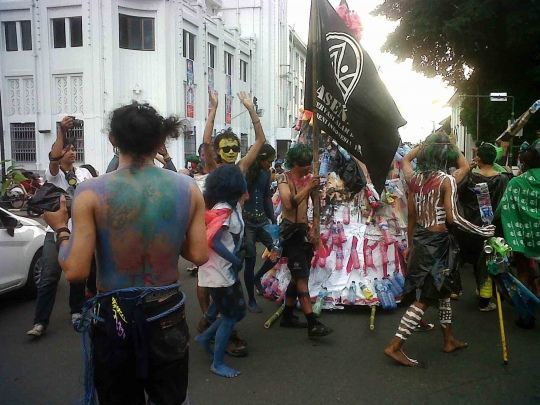 Gunungan sampah hiasi peringatan Hari Bumi di Yogyakarta