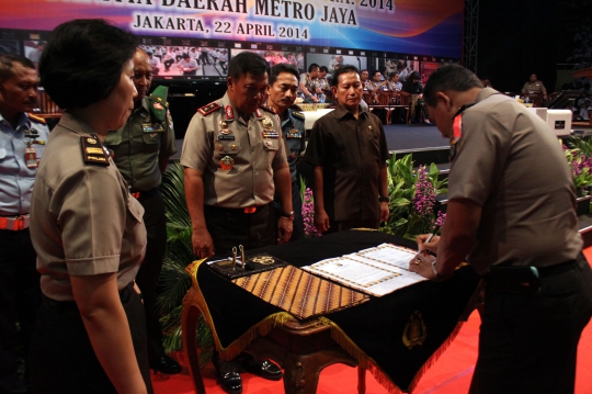 Penandatanganan pakta integritas calon bintara polisi 2014