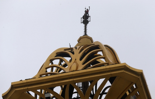 Ikut promosi film Spiderman, Alain Robert panjat gedung di China