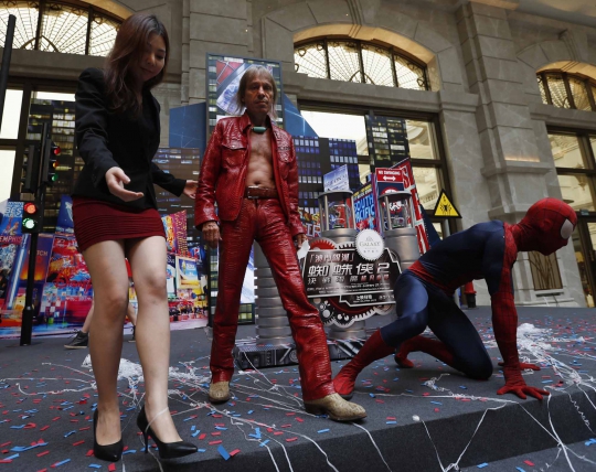 Ikut promosi film Spiderman, Alain Robert panjat gedung di China