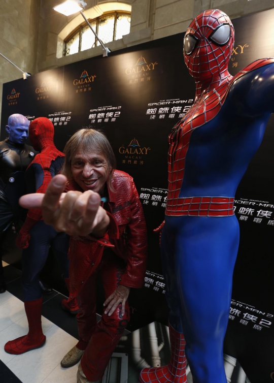 Ikut promosi film Spiderman, Alain Robert panjat gedung di China