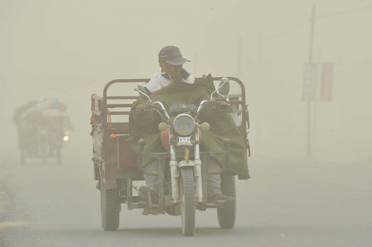 Dahsyatnya terjangan badai pasir landa China