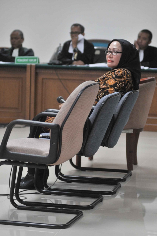 Ratu Atut saat bersaksi dalam sidang Susi Tur Andayani