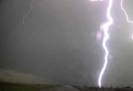 Kisah pemburu badai tornado dari Texas hingga Oklahoma