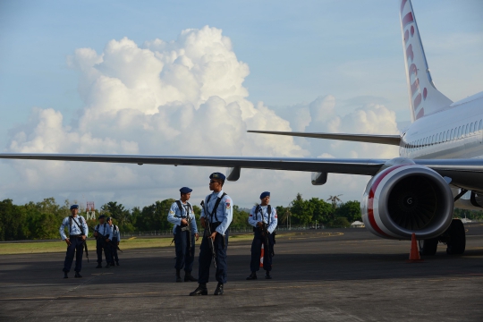 Penjagaan ketat saat Virgin Australia mendarat di Bali