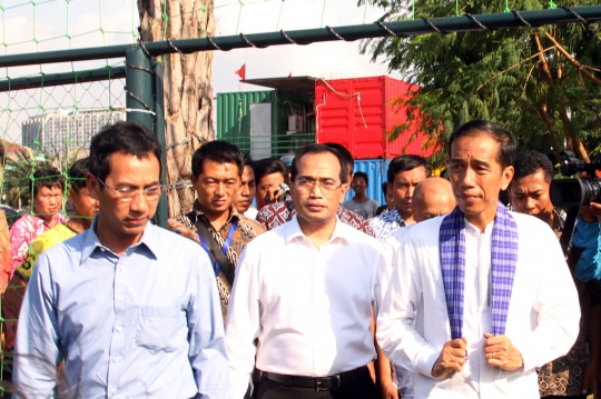 Jokowi jajal lapangan futsal baru di Taman Waduk Pluit