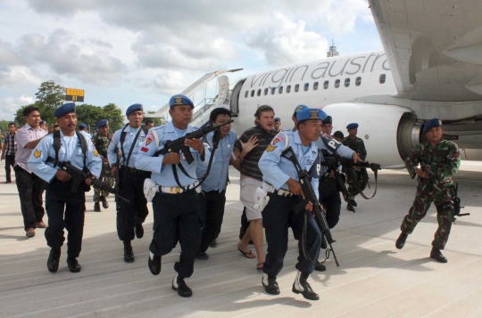 Aksi dramatis TNI AU bekuk penumpang mabuk Virgin Australia