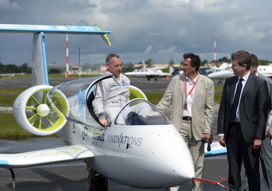 Airbus luncurkan pesawat listrik e-Fan 2.0