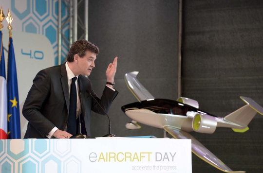 Airbus luncurkan pesawat listrik e-Fan 2.0