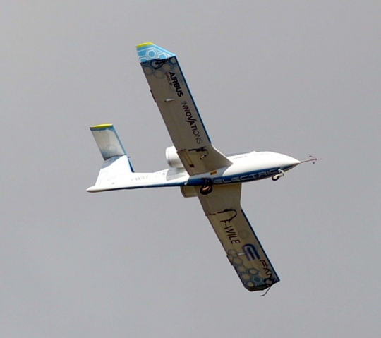 Airbus luncurkan pesawat listrik e-Fan 2.0