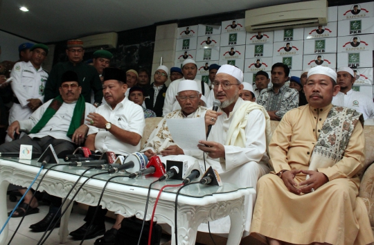 Sejumlah ulama menuntut Rhoma mundur dari kandidat capres PKB