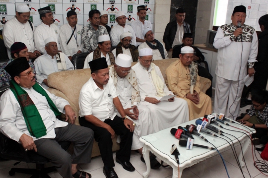 Sejumlah ulama menuntut Rhoma mundur dari kandidat capres PKB