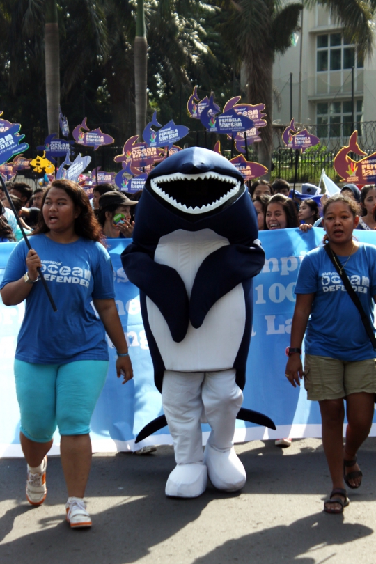 Peringati Hari Bumi, aktivis Greenpeace tuntut suaka laut bebas