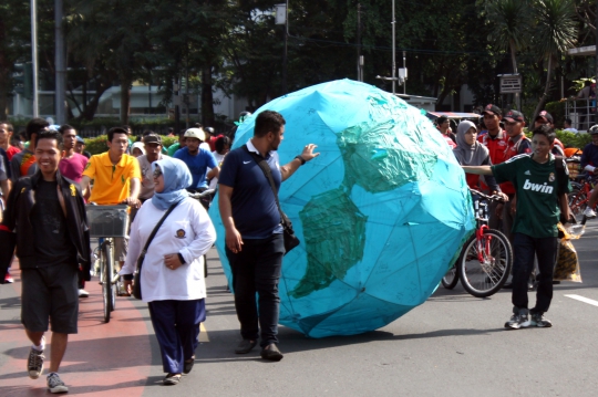 Gelindingkan 'bumi', aktivis ajak warga peduli perubahan iklim