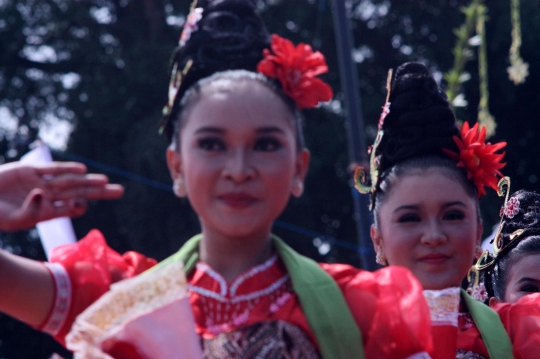 Melihat kemeriahan parade Banyumas Extravaganza 2014