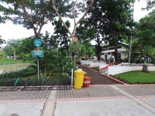 Cantiknya Taman Ekspresi buatan Risma di Kota Pahlawan