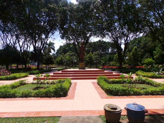 Cantiknya Taman Ekspresi buatan Risma di Kota Pahlawan