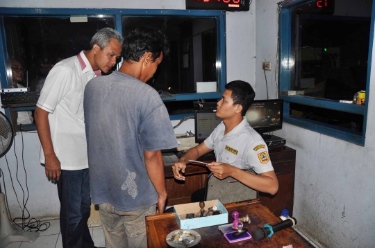 Ini wajah emosi Ganjar saat temukan pungli di jembatan timbang