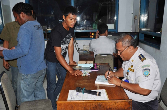 Ini wajah emosi Ganjar saat temukan pungli di jembatan timbang