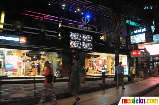 Foto : Menengok kehidupan malam di Jalan Legian, Kuta Bali 