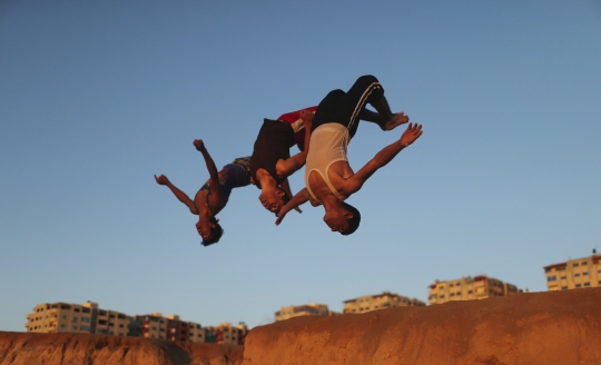 Aksi ekstrem para ABG Palestina berlatih 'parkour'
