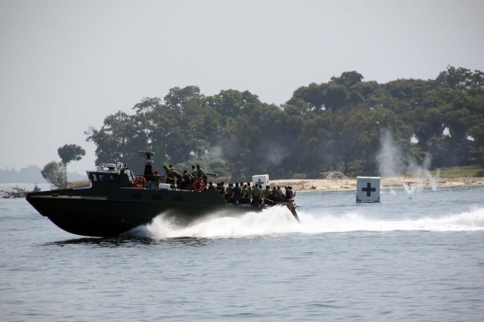 Aksi pasukan TNI AD di peluncuran KMC Komando