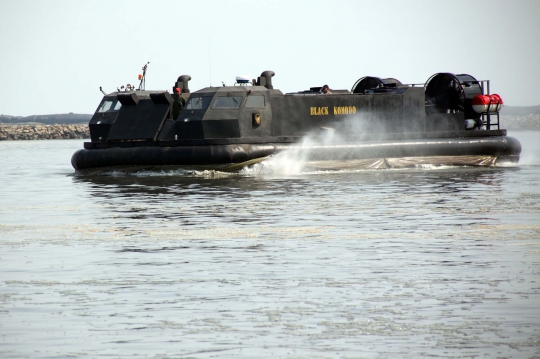 Aksi pasukan TNI AD di peluncuran KMC Komando