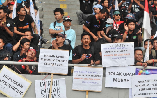 Bendera raksasa sepanjang 100 meter hiasi May Day di GBK