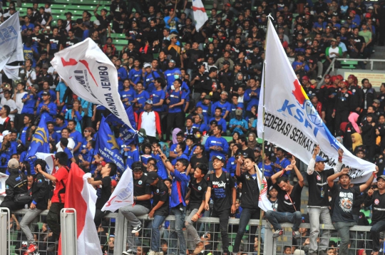 Bendera raksasa sepanjang 100 meter hiasi May Day di GBK