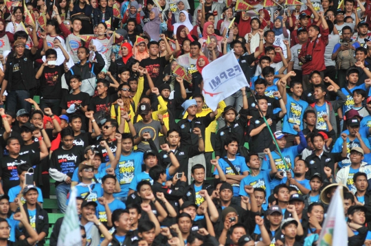 Bendera raksasa sepanjang 100 meter hiasi May Day di GBK