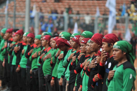 Bendera raksasa sepanjang 100 meter hiasi May Day di GBK