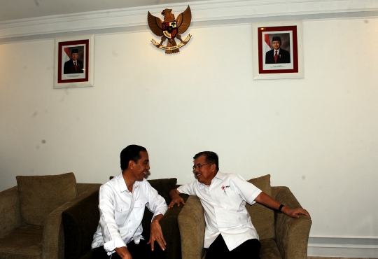 Keakraban Jokowi dan JK bertemu di Bandara Halim Perdanakusuma