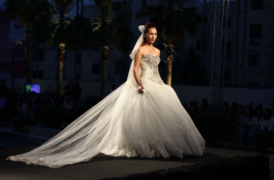 Keanggunan model-model cantik dalam Palestinian Fashion Week