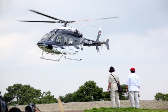 Kunjungi rumah Prabowo, Ical naik helikopter
