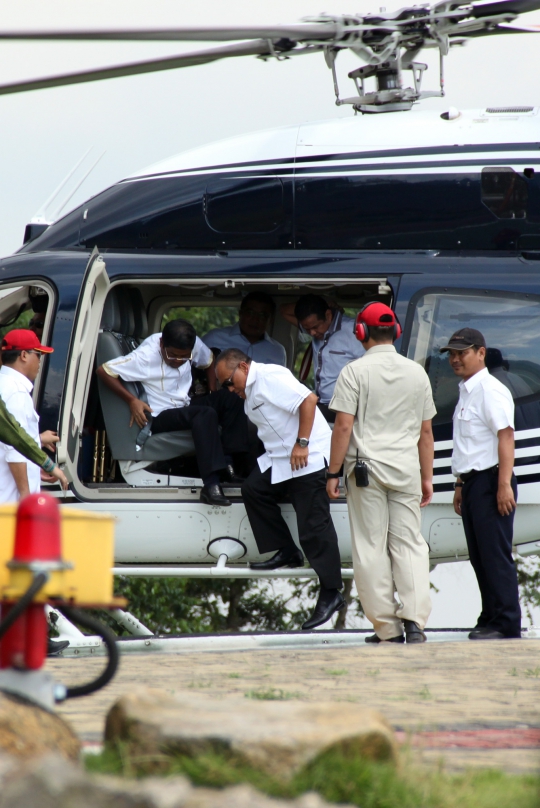 Kunjungi rumah Prabowo, Ical naik helikopter
